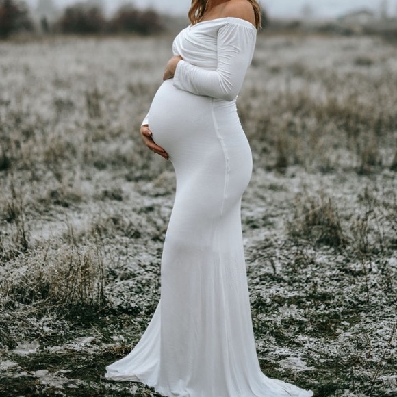 Long white maternity dress 🤍 - Picture 2 of 6